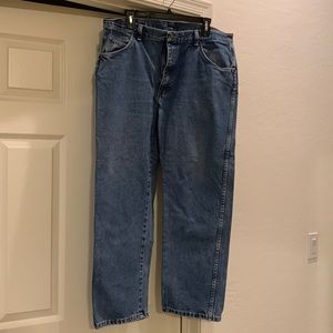 Wrangler 38x29 mens medium wash jeans